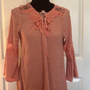 Pink Coconut Boutique Ladies Lacy Floral Long Sleeve Top Peach Size Small